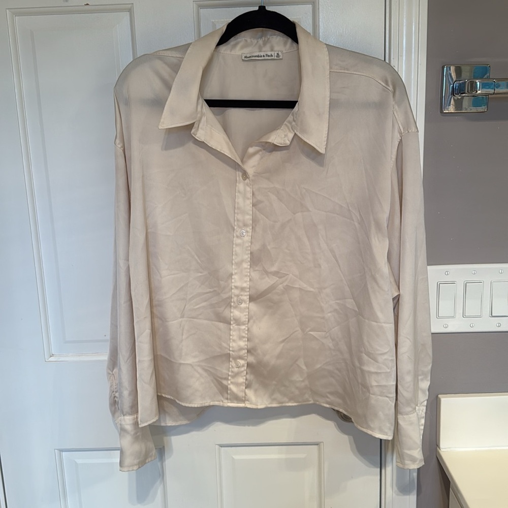 Abercrombie & Fitch Cream Satin Cropped Button Down Shirt - Picture 2 of 5